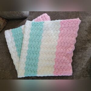 Crochet shells mint/white/pink handcrafted throw blanket size 42 x 42 inches